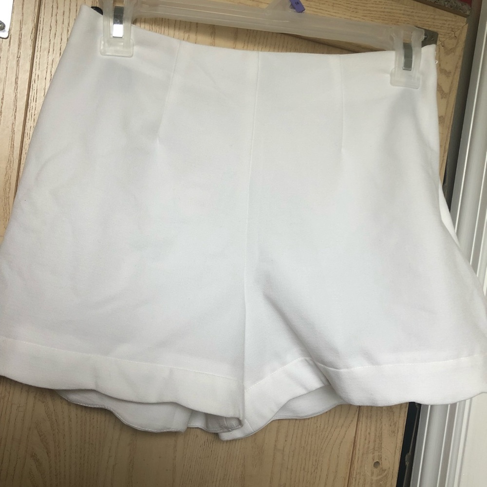 Missguided scallop hem high waisted shorts white